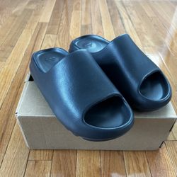 Yeezy Slides 