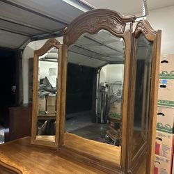 Vintage Thompson Dresser with Tri-Fold Mirror – Solid Wood
