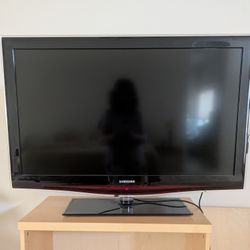 Samsung 40-in TV