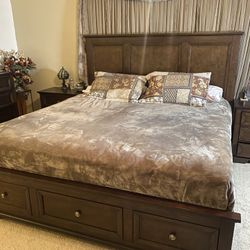 King Size Wood Bed Set/ Bed Frame/ Night Stands/Dresser/ Mirror