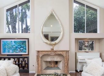 Teardrop mirror
