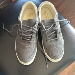 Zapatos Para Nino, Tiene Talla 6 Pero es pequeño como un talla 4 regular