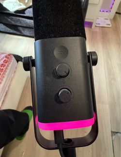 Fifine USB Dynamic Microphone for Podcast, Gaming , Streaming with RGB Light