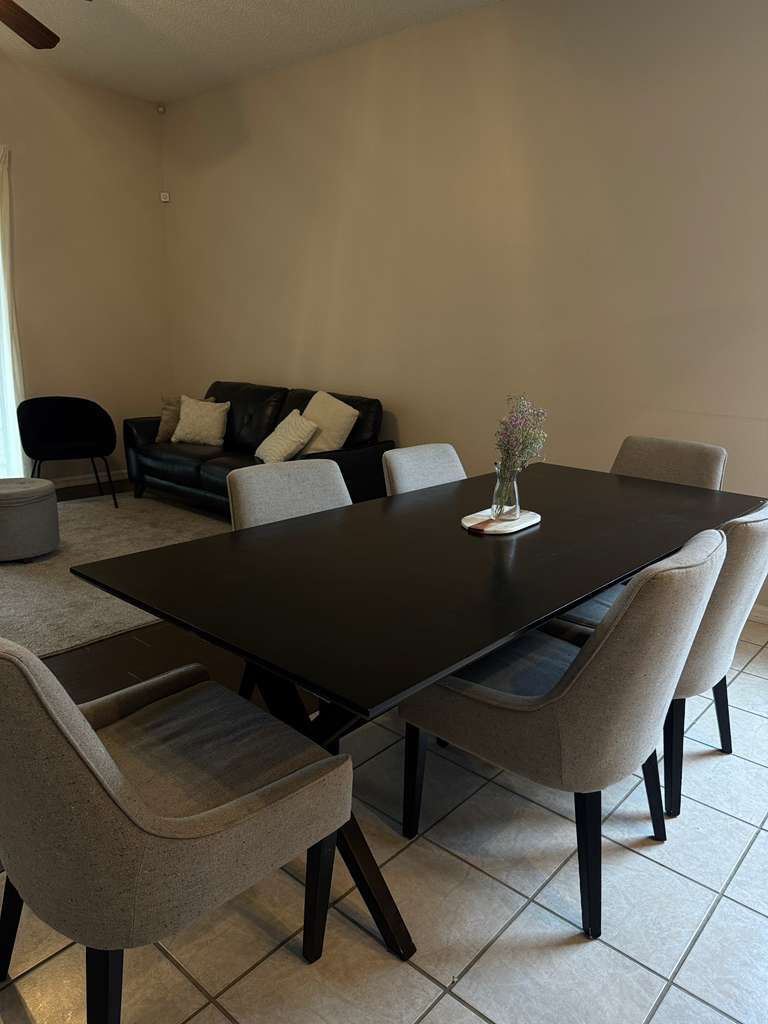 Wooden Dining table + 6 chairs *WE CAN DELIVER*
