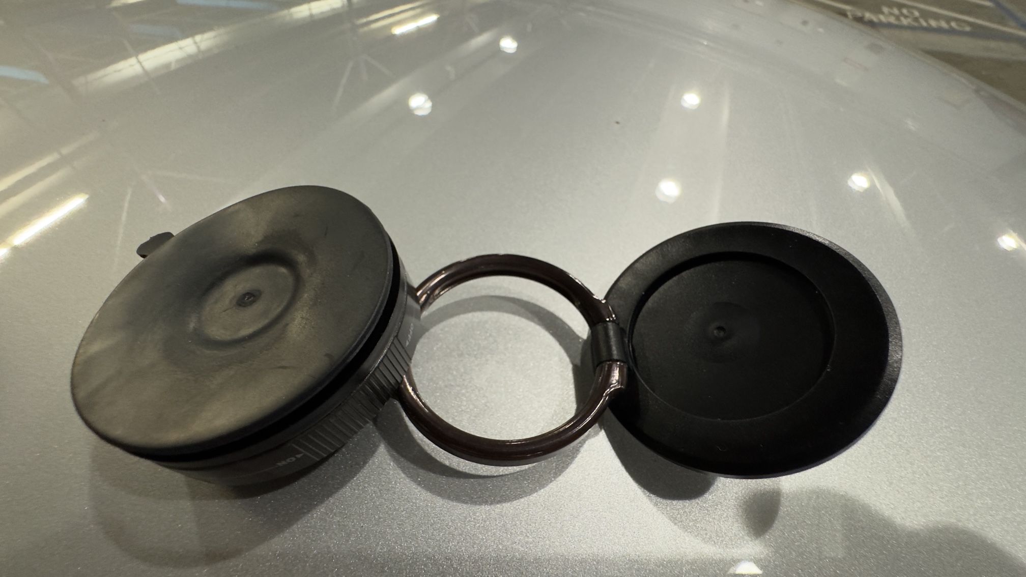 MAGNET PHONE HOLDER