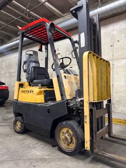 DATSUN forklift 3500 lb capacity ,2 stage working good