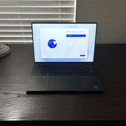 Dell XPS 15 9520, Intel I7 processor, 16Gb of RAM, the device is a monster!