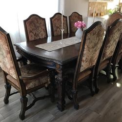 $650 Real Wood Dining Table - Elegant Design - Expensive Good Quality