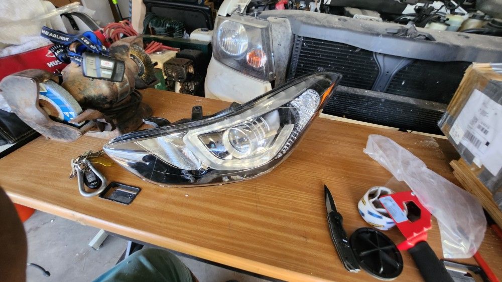 Headlight Assembly Hyundai Elantra 2011-2013