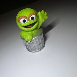 2013 Hasbro Sesame Workshop "Oscar the Grouch" Figure 3 Inches