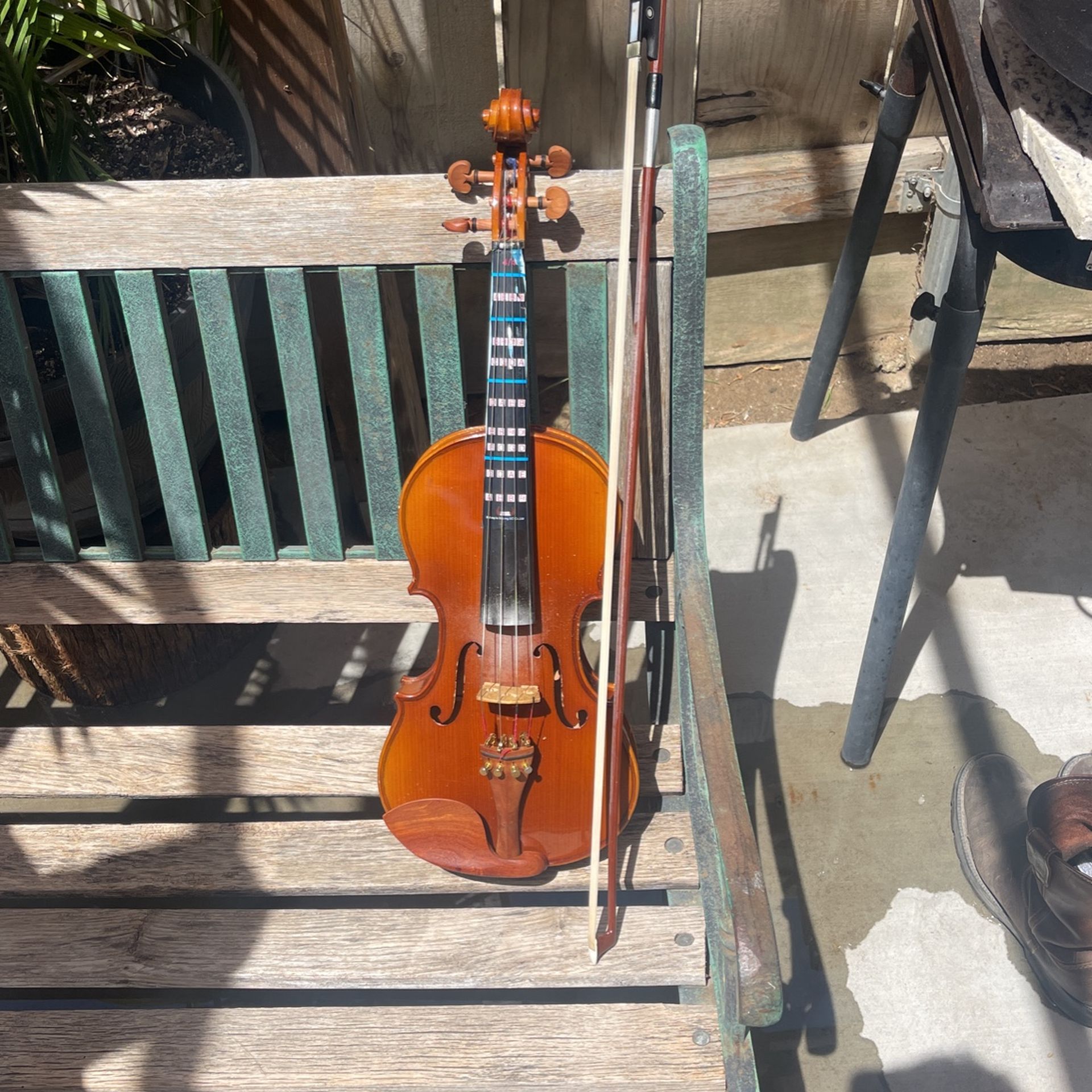4/4 Violin With Note Marks