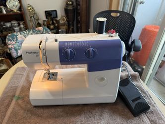Husqvarna Huskystar 207 Sewing Machine with Foot Control Pedal & Case. Tested. It runs smoothly.