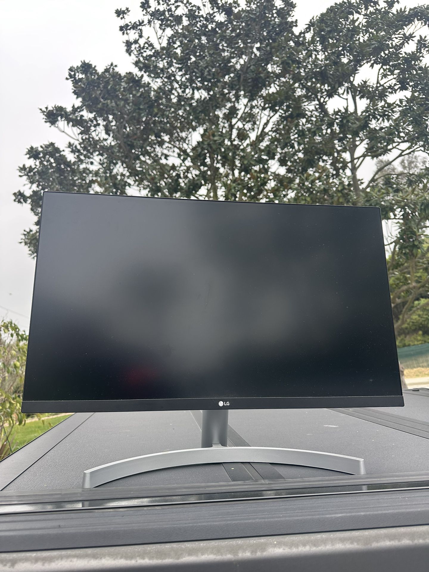 27 Inch LG Screen Monitor Split Screen Extension