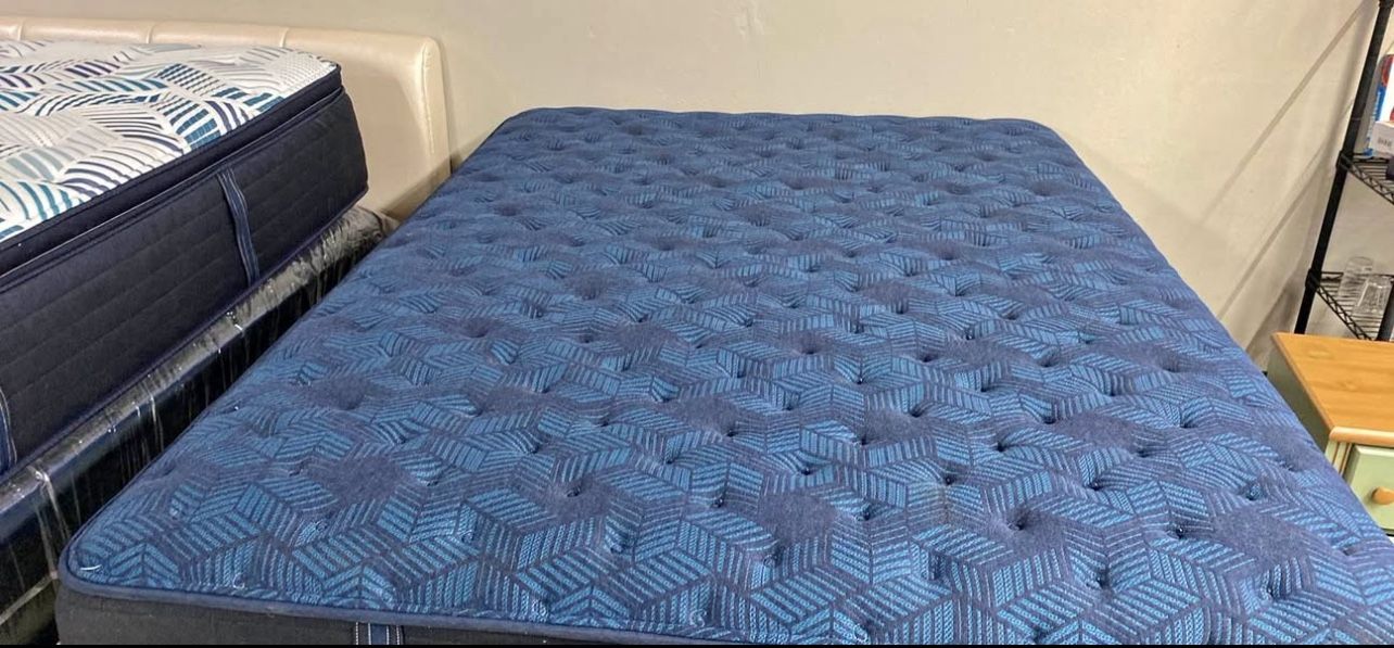 Lovely 💖QUEEN 💖MATTRESS 💖ONLY