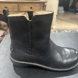 UGG Neevah boots