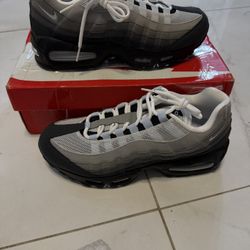 Air max 9.5 women’s 8 men’s 