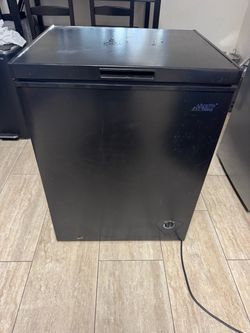 Arctic deep freezer 7 cu ft