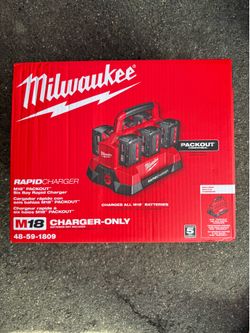Milwaukee M18 18V Lithium-Ion PACKOUT 6-Port Rapid Charger
