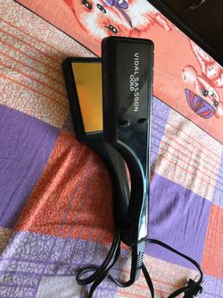 Vidal Sassoon gold hair straightener