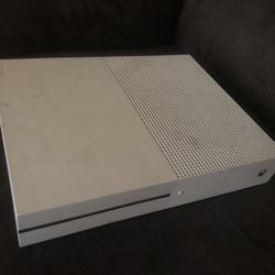 Xbox One S (ONLY CONSOLE)
