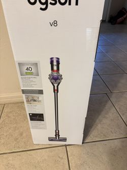 Dyson V8