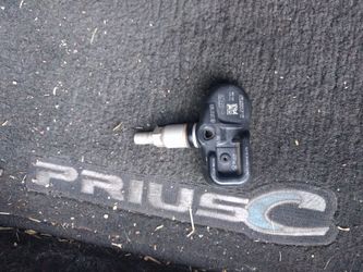 Toyota Prius C 2013 tire sensor. 1 available