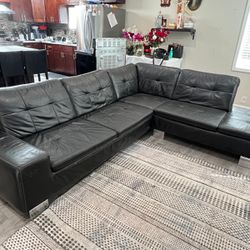 Dania Francesca Black Leather Sectional  Sofa 