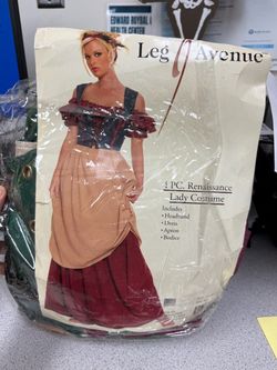 Woman costume Legg Avenue renaissance