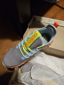Adidas Nuevos Size 6 1/2