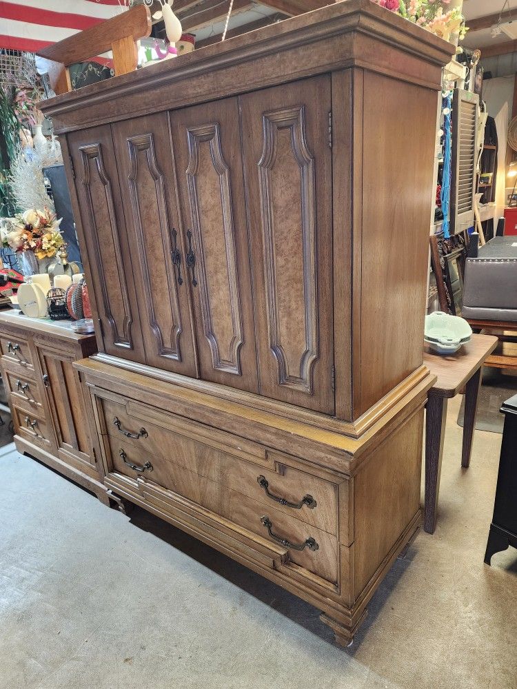 Thomasville Mid-Century Chest on Chest
6 drawers