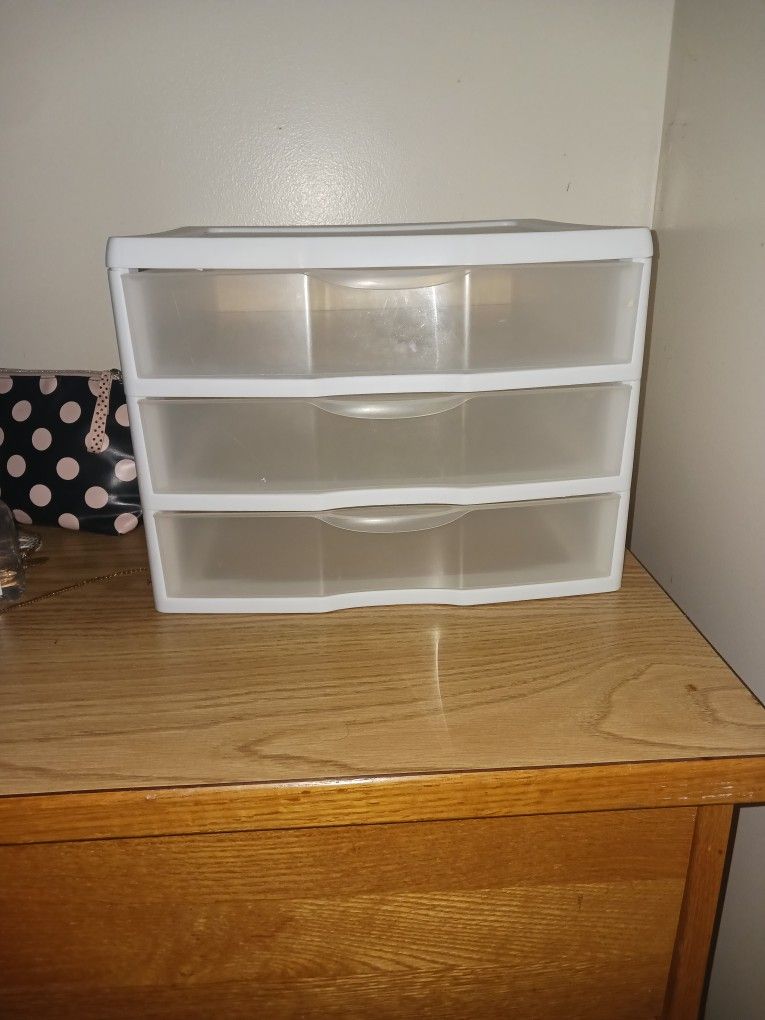 Sterilite Small Desk Organizer
