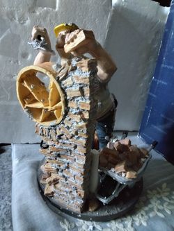 Sculpture Figure/ Statue