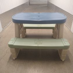 STEP 2 KIDS INDOOR/OUTDOOR PICNIC TABLE 

