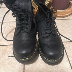 DR MARTENS