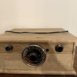 Retro-Style Bluetooth Turntable