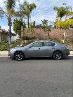 Nissan maxima