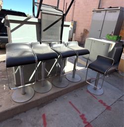Set of 8 Modern Bar Stools – Black & Chrome