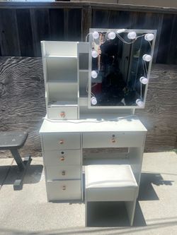 Girls Vanity