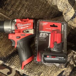 M12 Fuel Hammer Drill / M12 Red Lithium XC High Output 5.0 Battery