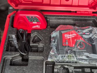 Milwaukee M12 Laser Level Kit with Charger