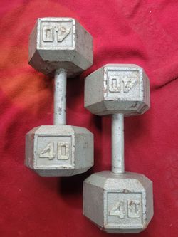 SETS OF 40LB  HEXHEAD DUMBBELLS TOTAL 80LBs
11525 S HALSTED/7111.S WESTERN 
80$  CASH ONLY AS IS