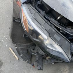 Passenger Side headlight (Chevy Malibu)