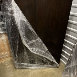 *BRAND NEW* KITCHEN TABLE WITH BUILT IN LEAF 