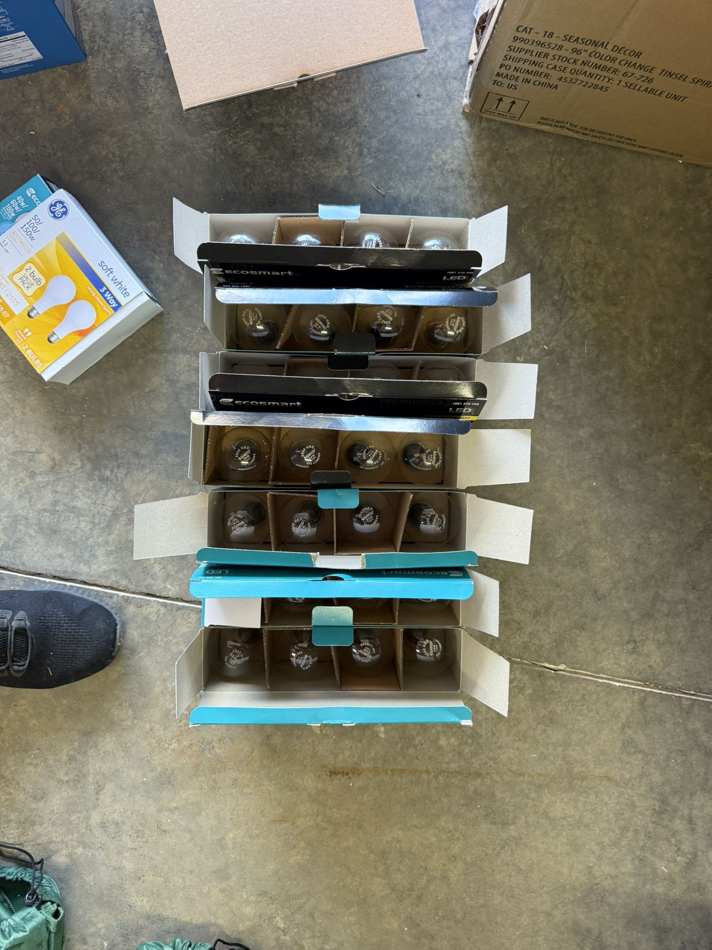 60 W Incandescent Bulbs, 28 Quantity