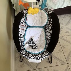 Baby Hanging Musical Chairs 