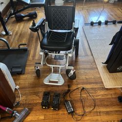 Mobility chair, remote control dual 250 W motors two batteries