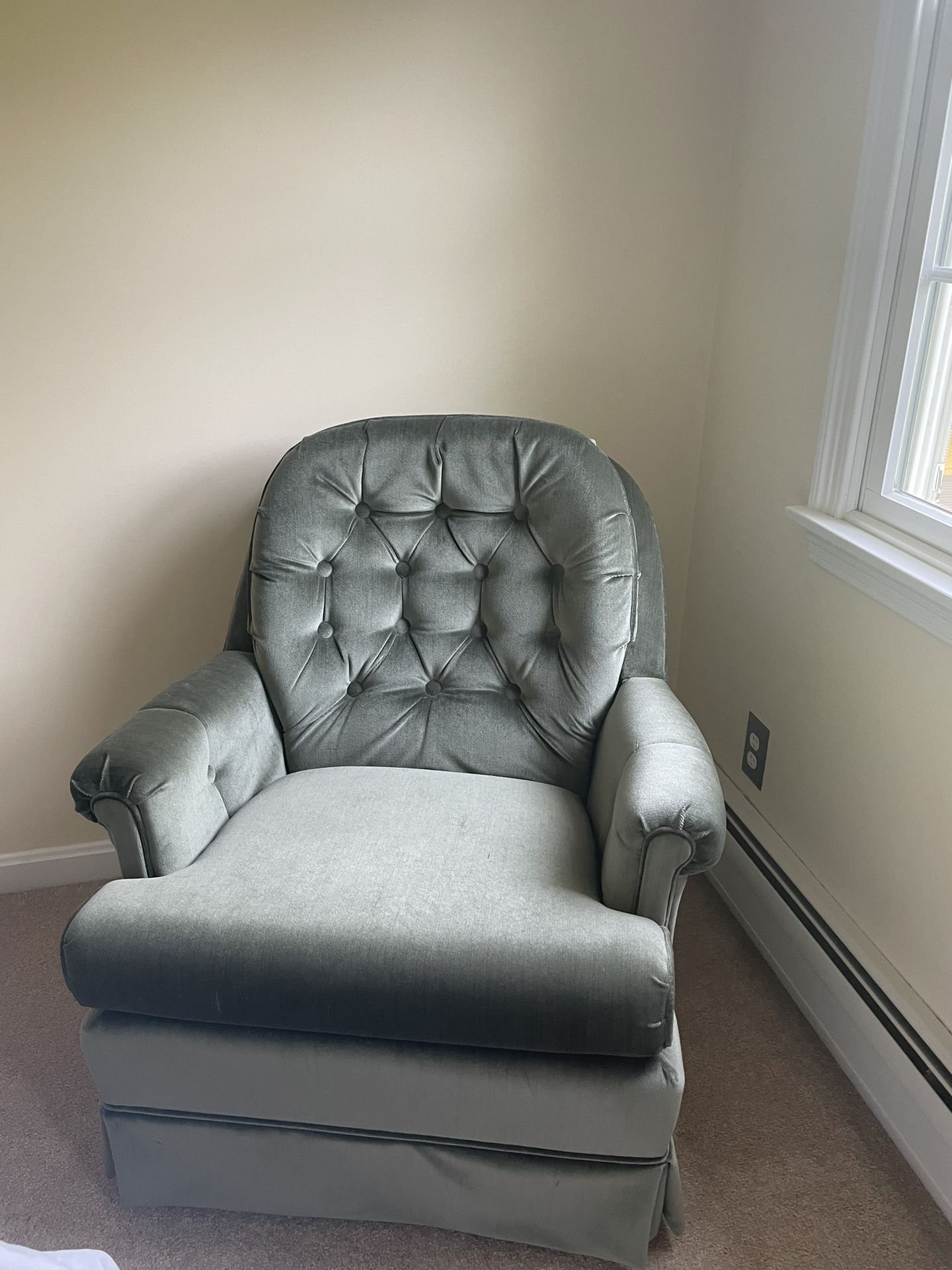 Swivel/Rocker Plush Chair
