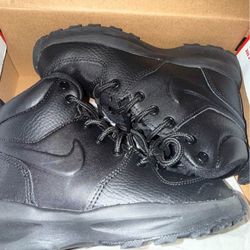 Nike snow boots  brand new size 10c 