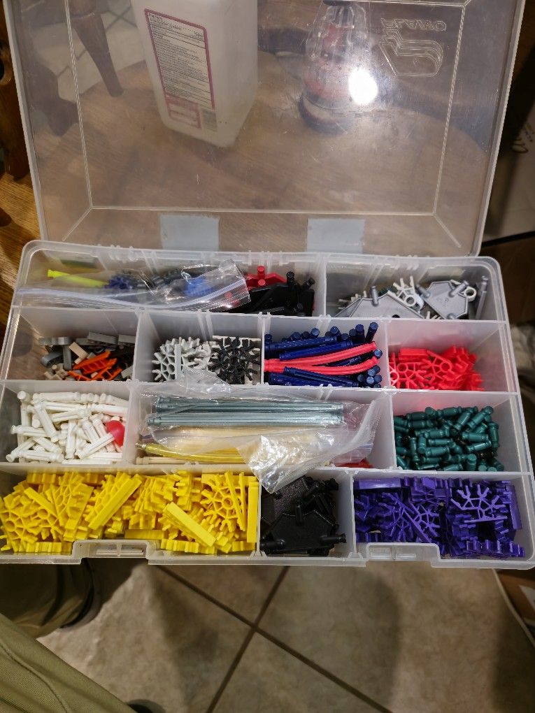 Large Lot of Misc. K'NEX parts and pieces with case Over 5,000+ Pieces!!