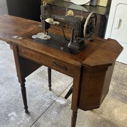 Vintage 1929 Sewing Machine With Cabinet 